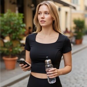 NWT Halara athletic crop top with built in bra size small a-c cup